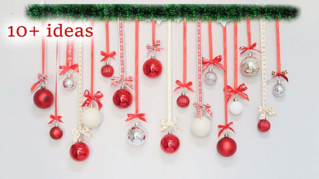 How to Decorate a Christmas Wall