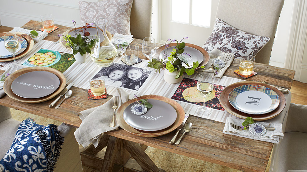 How to Decorate a Dining Room Table With Plates